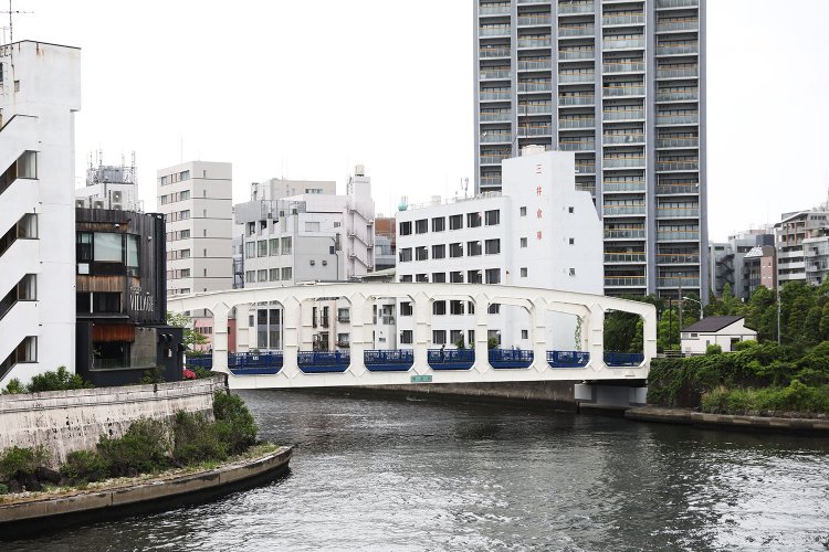 作品にも登場する豊海橋。