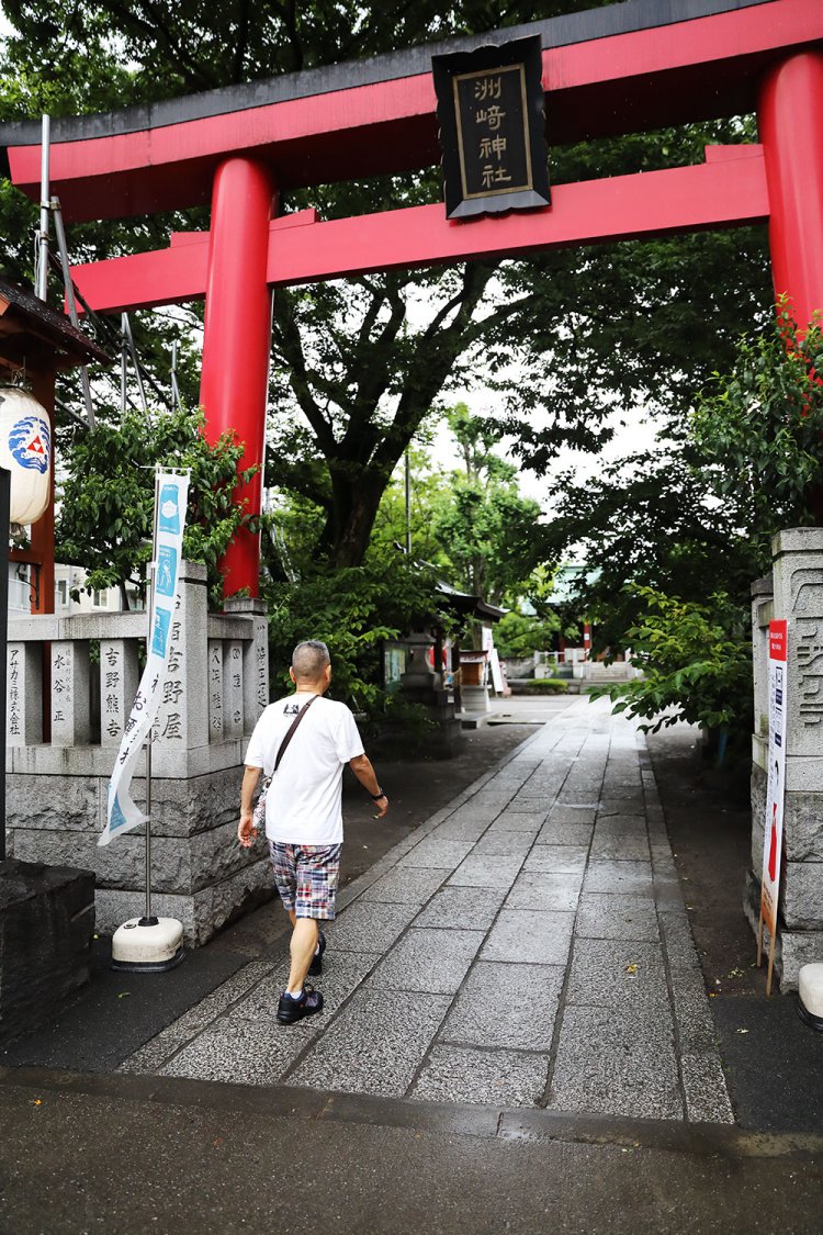 新田橋近くにある洲崎神社。「初めて境内に入ったよ」。