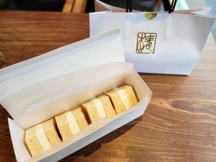 椿さんど（4個入）プレーン 1390円。