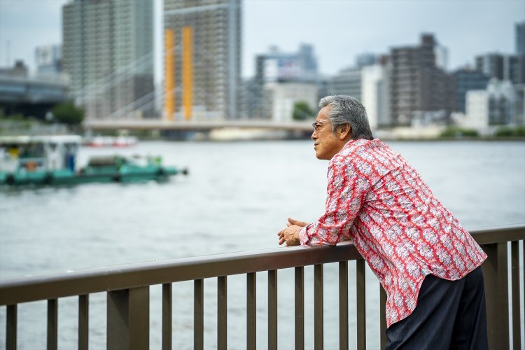 犬の散歩をした川沿い。「メスだから『お嬢』。でも結局『ジョー』に」。