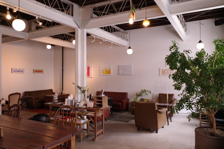 解体一歩手前だった倉庫をカフェに。