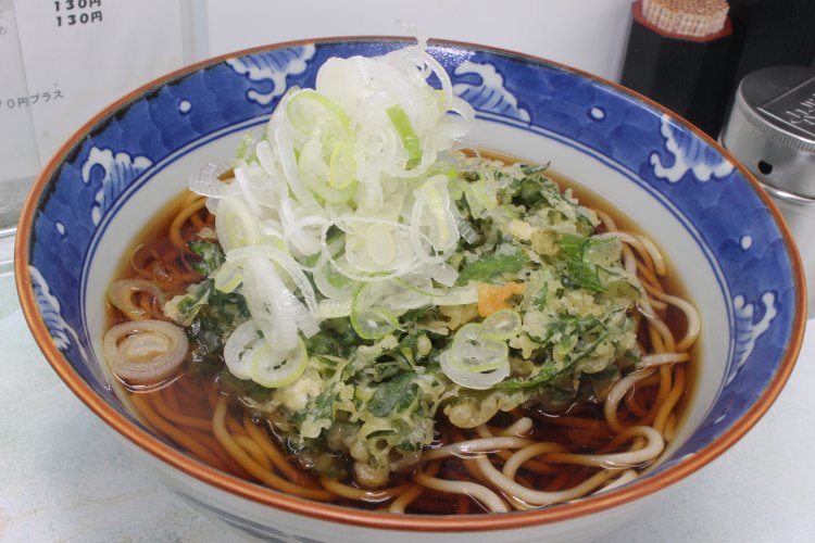 春菊天そば420円も間違いない旨さ。
