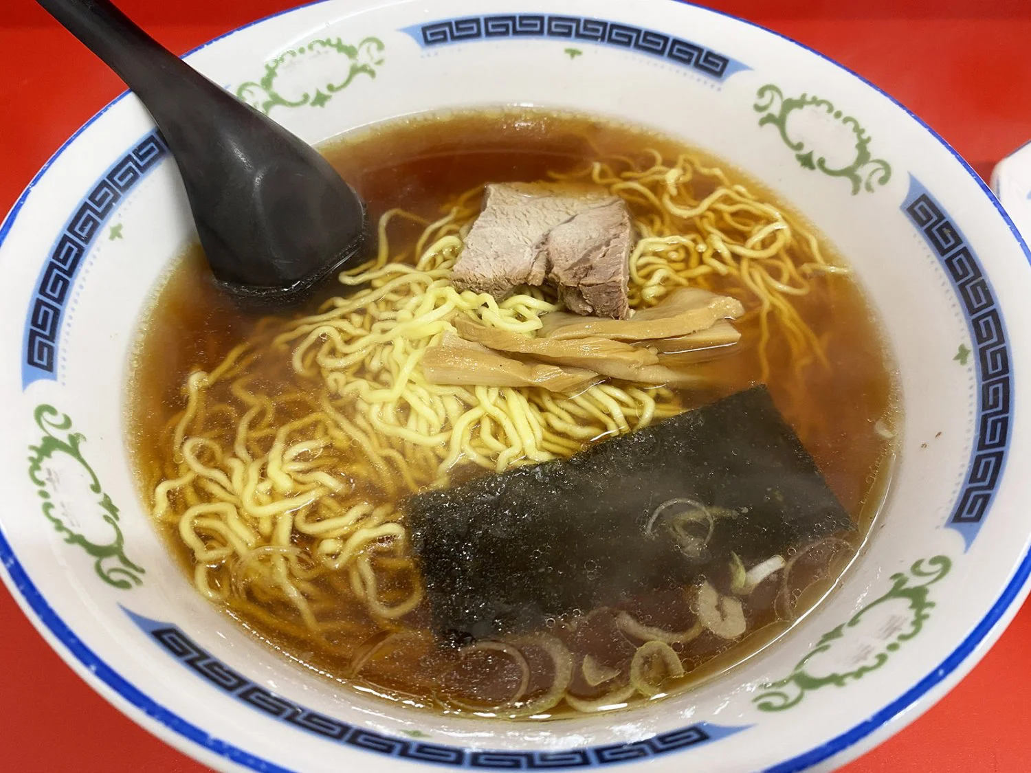 ラーメンは小銭で食べられるもの 神保町 伊峡 いきょう はリーズナブルな価格設定を頑なに貫く老舗ラーメン店 さんたつ By 散歩の達人
