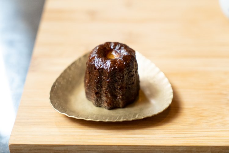 『COH』のカヌレ。お茶やコーヒーとセットでプラス300円。