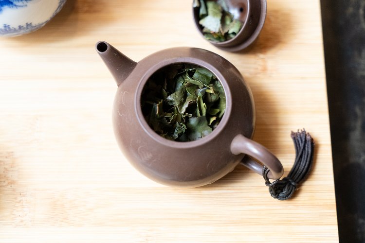 中国や台湾では長く使い育てられた急須に価値があるのだとか。