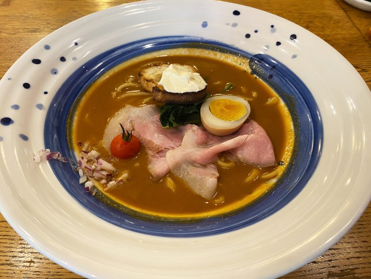 名物の元祖海老丸らーめん880円。