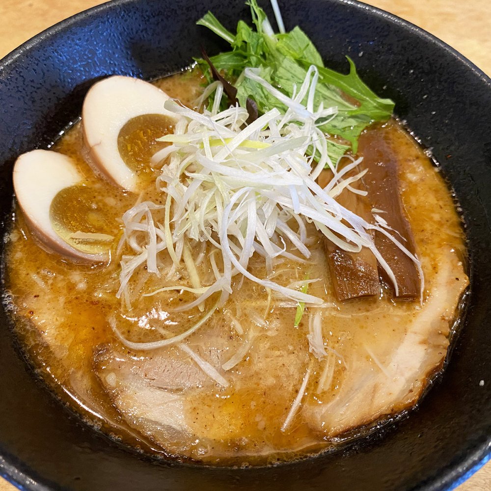 ラーメン激戦区・神保町で輝きを放つ旨いラーメン特選6店。