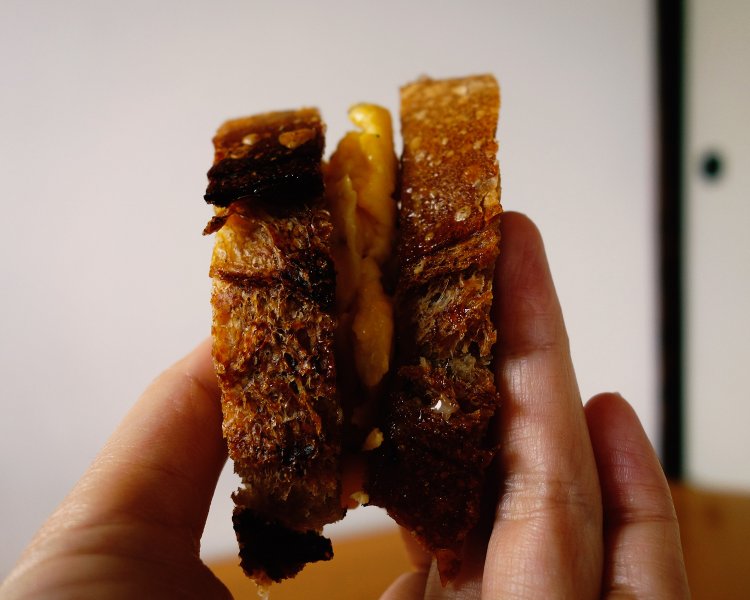 リニューアルしたサワードウは一度蒸してからトーストしているそう。ほどよい酸味がたまごの美味しさを引き立てている。個人的には、ミミが最＆高でした！