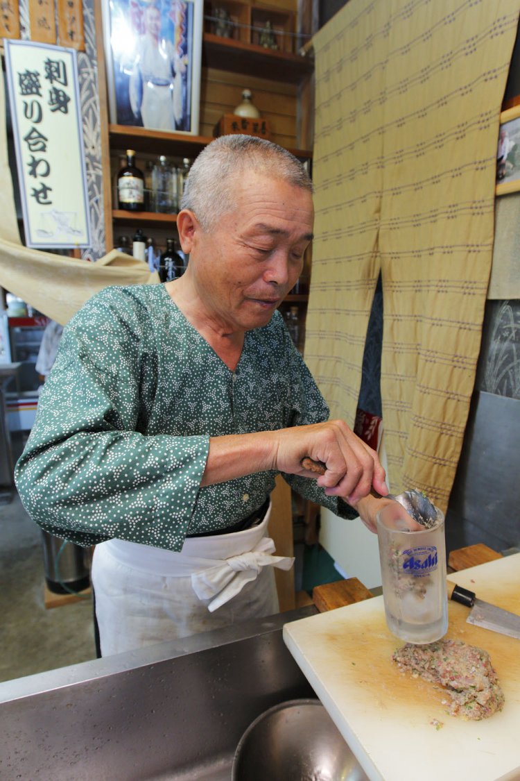 ｢アジのほか、イサキなども使い、ピリ辛の青唐辛子も入れるのがうちの特徴｣と増田さん。