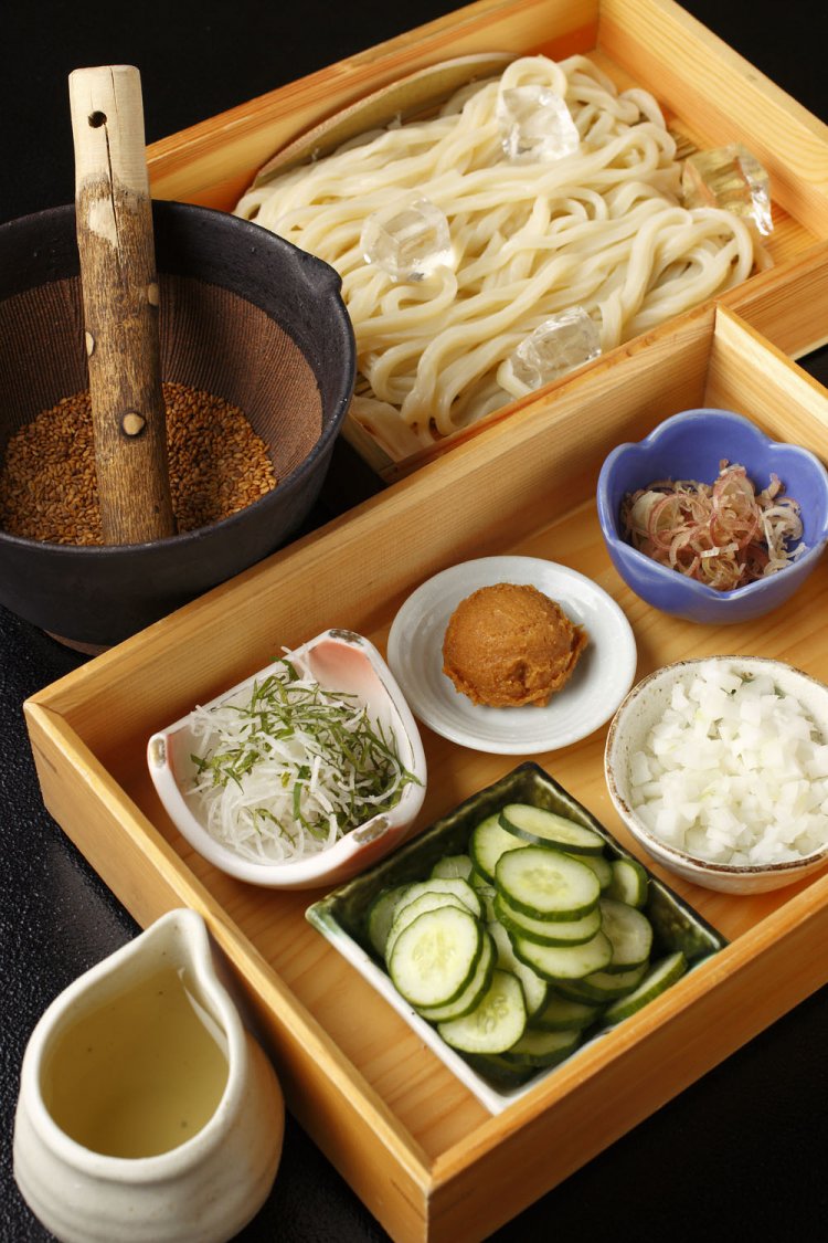 薬味と氷を入れれば完成。