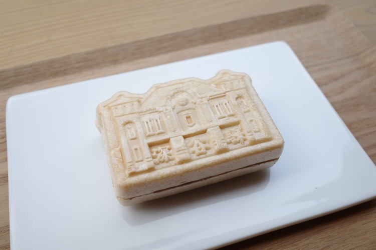 古伝餡濱岡屋の駅舎最中