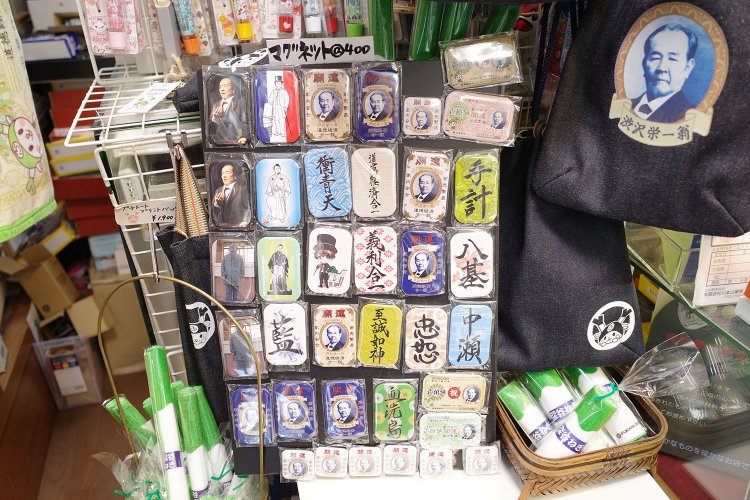 アニメ風だったり、レトロ風だったり、マグネットのデザインの幅が広い。