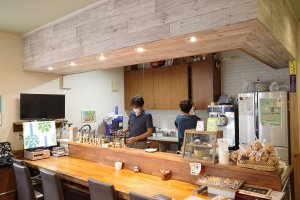 カフェ花見の店内