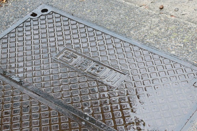 マンホール蓋に「古隅田川」の文字！