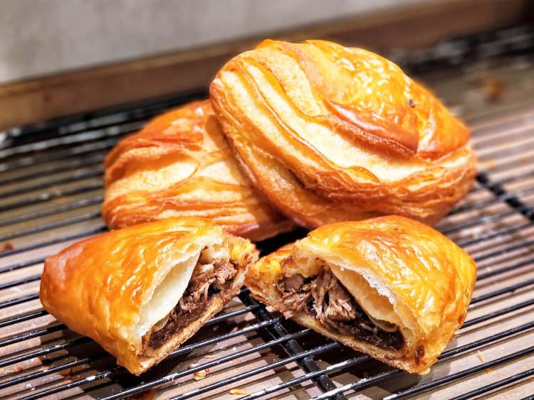 1日50個限定 カレークロワッサン 378円。