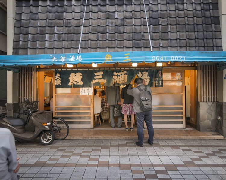 1・2Fはコの字カウンター席。3～4Fの座敷は、10名以上・3000円～のコース注文に限り、予約可能。子連れ入店禁止。