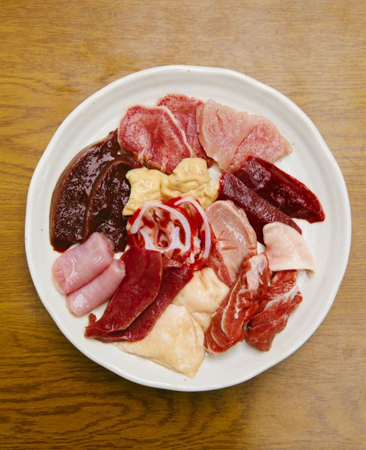 ホルモンミックスはガツやカシラなど12種。