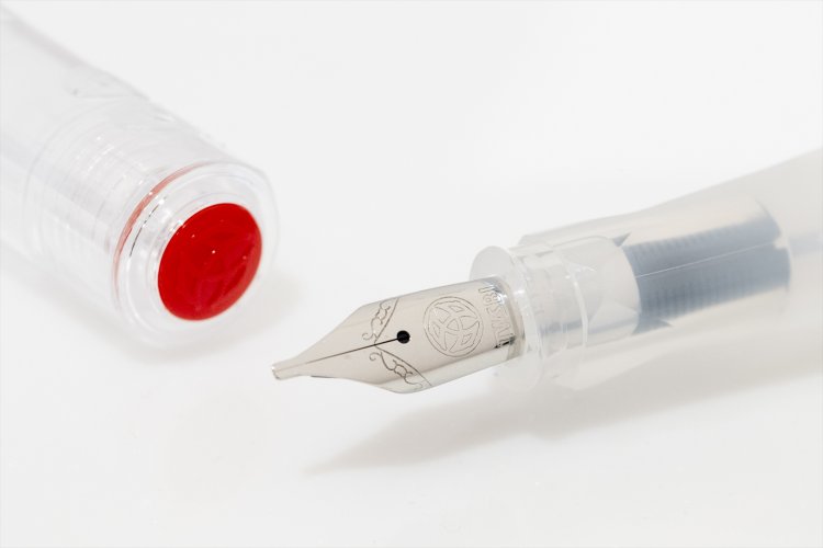 これはスタブという平たいペン先のタイプ。漢字を書くのに最適