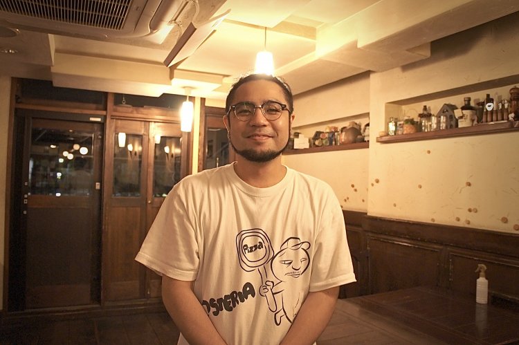 2代目店主の牧山源さん。客とのコミュニケーションを何より大切にする。