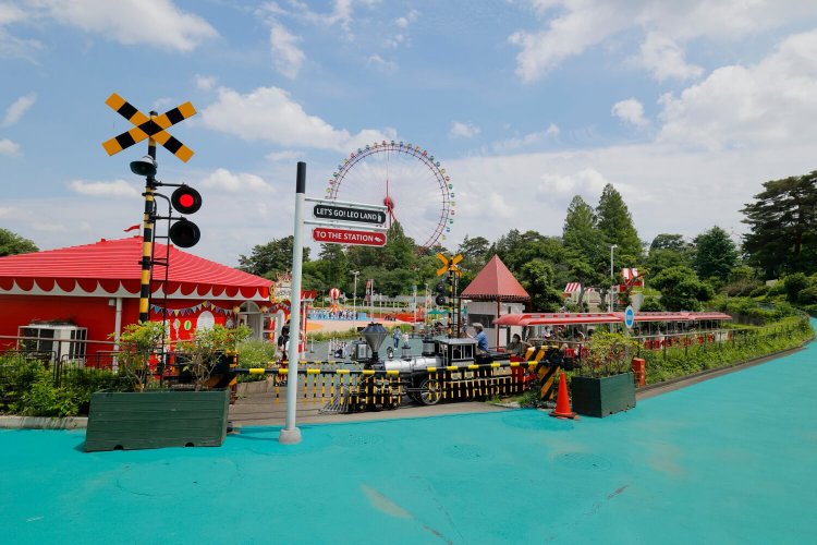 「カンカンカン」というより、「フォンフォンフォン」と鳴る西武線の踏切警報音が堪能できる。