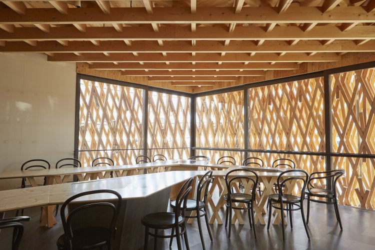 森をイメージした斬新な店舗も話題。