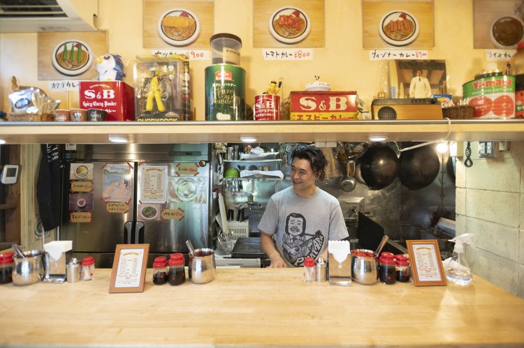 店主の秋本宏介さんは、ほんわか系。神保町の名店『まんてん』で修業後、独立。