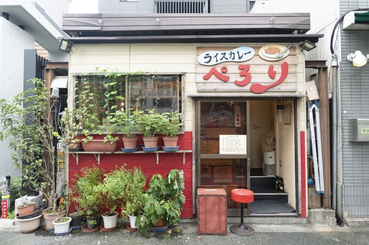 4坪の小さな店舗は全7席。