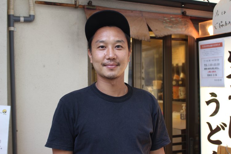 橋野さんは『池尻蕎麦』を経営する一方、地元サッカー少年団の監督もしている。