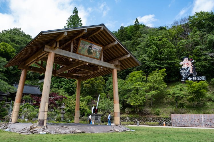 イベント開催時などに使用される常設の土俵が目を引く。