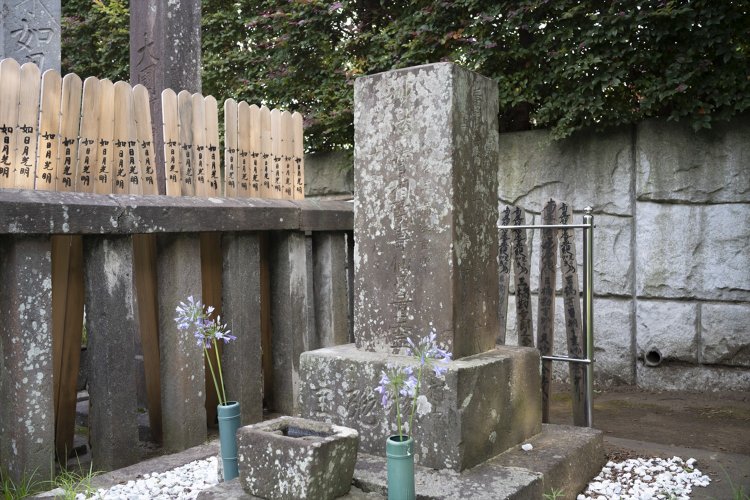 三橋勘重郎が処刑された後も、霊となって領主を苦しめたために供養碑が浄心寺にある。