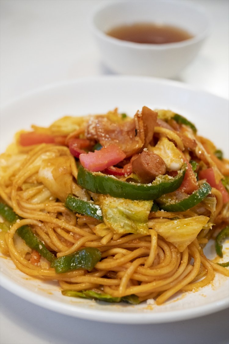 『霧しま』の日本ナポリタン学会認定のちゃんぽん＋ナポリタンのちゃポリタン 765 円。いきなり団子や太平燕もある九州名物の殿堂。