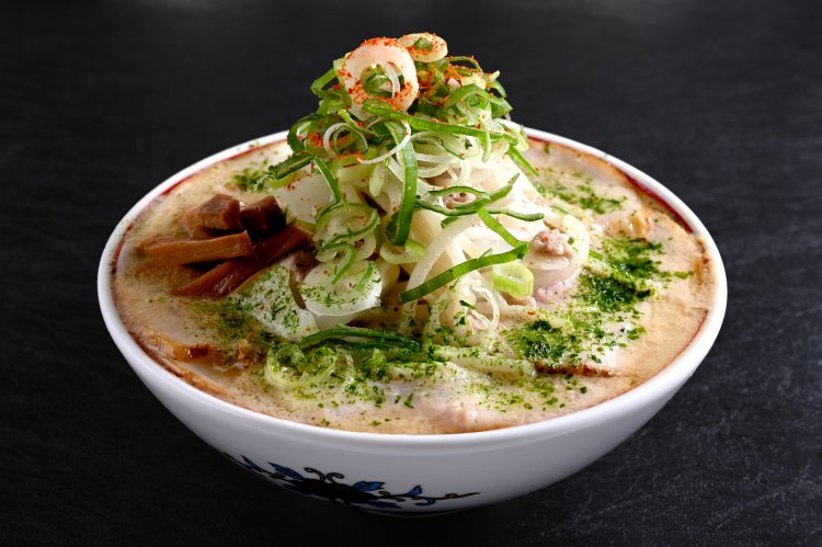 味噌バラそばはもともと冬だけの限定メニューだったが、力を増してイチオシメニューに昇格。（写真＝店舗提供）