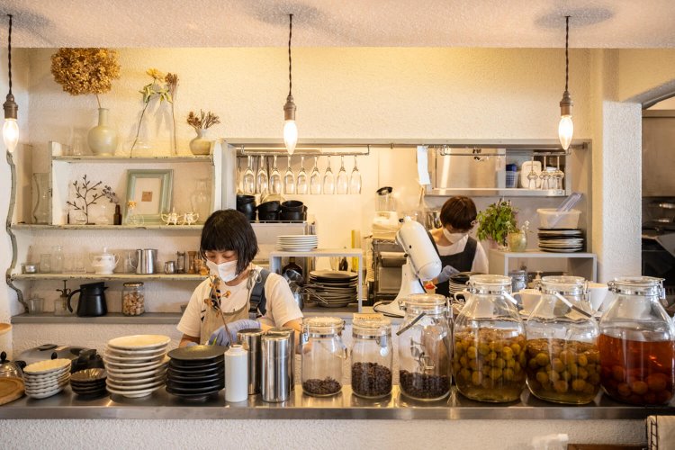 ランチや焼き菓子も人気。