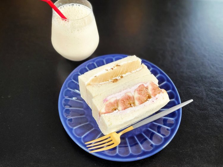 禁断果実 600円。無花果とベリー 600円。バナナジュース 600円。