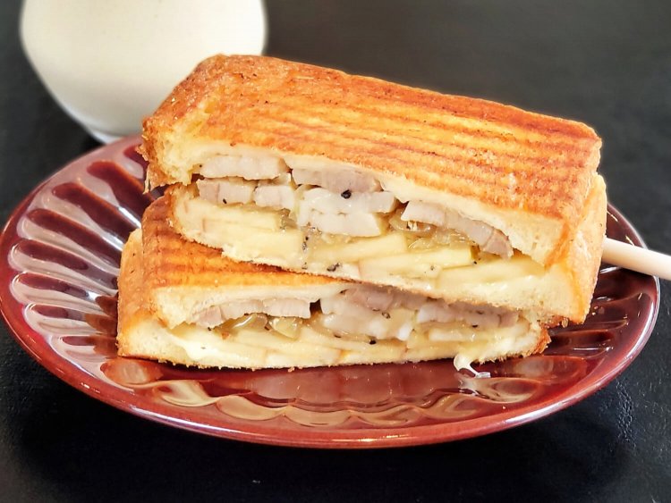 ホットサンド 禁断果実 880円。 