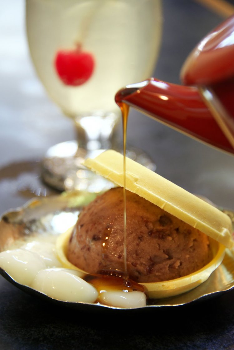 SPアイスもなか白玉添え520円。レモンスカッシュ520円は注文後レモン1個を搾る。