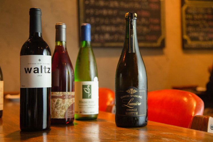 ワインを飲みながら生産された地域に思いを馳せるのも楽しい。