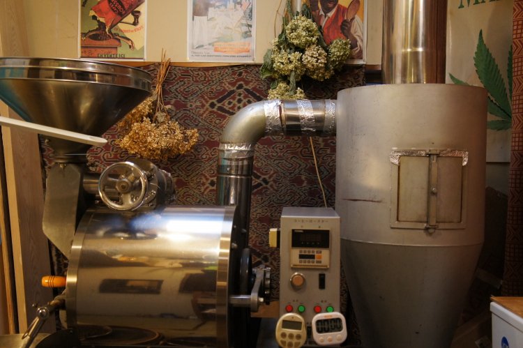 林さんが自らカスタマイズしている焙煎機。