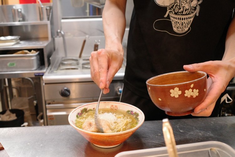 現在は『ぷれじでんと(本郷三丁目)』、『つけめん金龍(千代田区神田司町)』を含めた5店舗の経営者でもある。