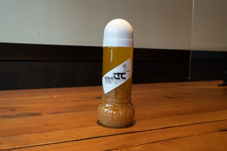 特製ドレッシングは1本600円でテイクアウトできる。