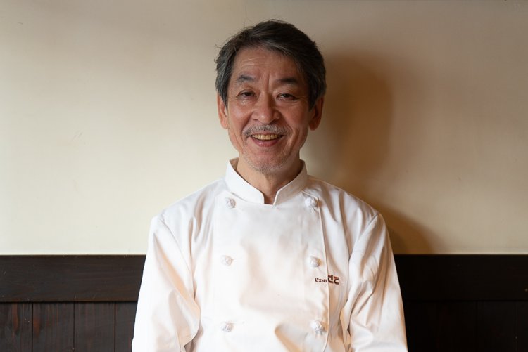 シェフの真中直樹さん。フランス語に加えてラテン語も勉強中だ。