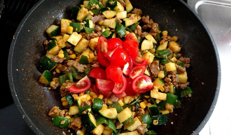 トマトを入れる