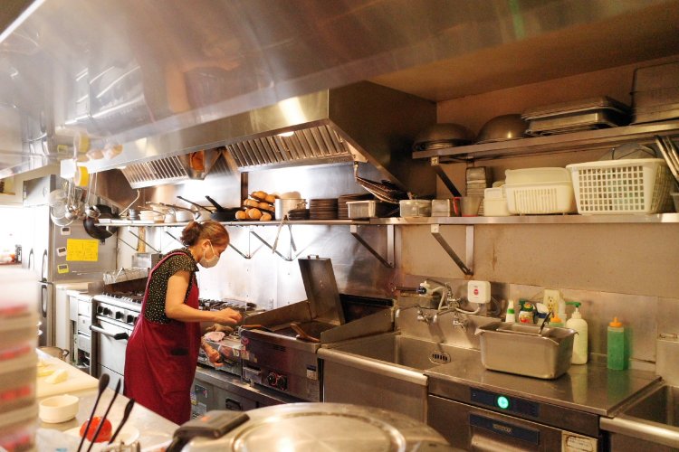 夫婦の分担は調理が透さん、ホールがゆみ子さんだった。