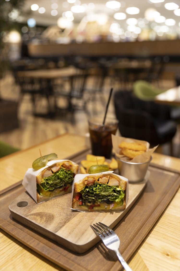 「STORY CAFE」のベジチキンサンド1100円は、アメリカの作家、マーガレット・ミッチェルにインスパイアされたメニュー。