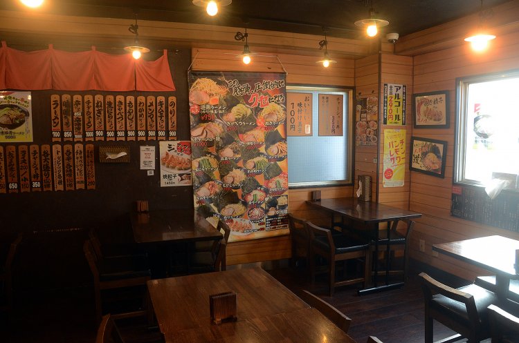 2階にはテーブル席。　家族連れが来やすいようにという配慮がうれしい。