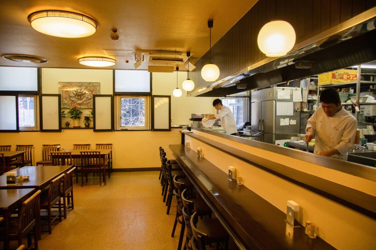 戦後、闇市の時代に新橋駅前で創業。