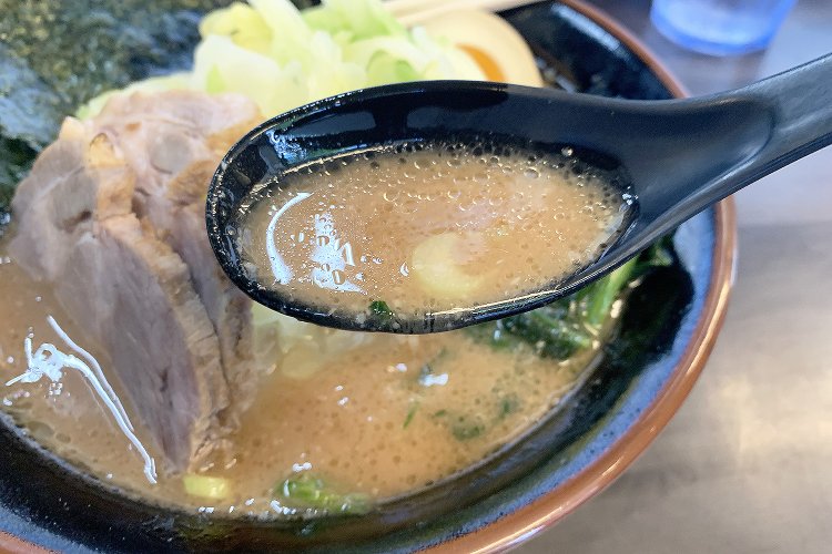 『武術家』の誇りとも言える超濃厚スープ。シンプルな材料からここまで奥深く濃厚な味わいが生まれるとは恐れ入る。