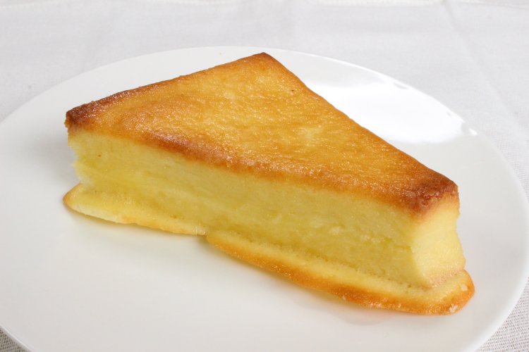 しっとりなめらかな生地は、どこかホッとする味わい。