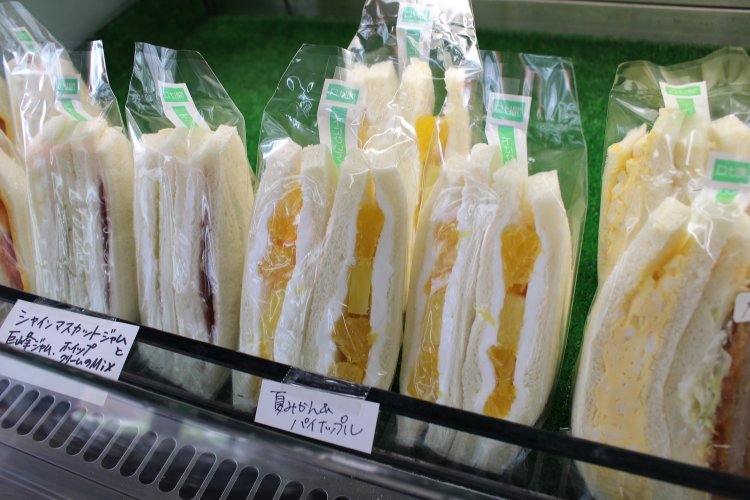 サンドウィッチ類は270円。