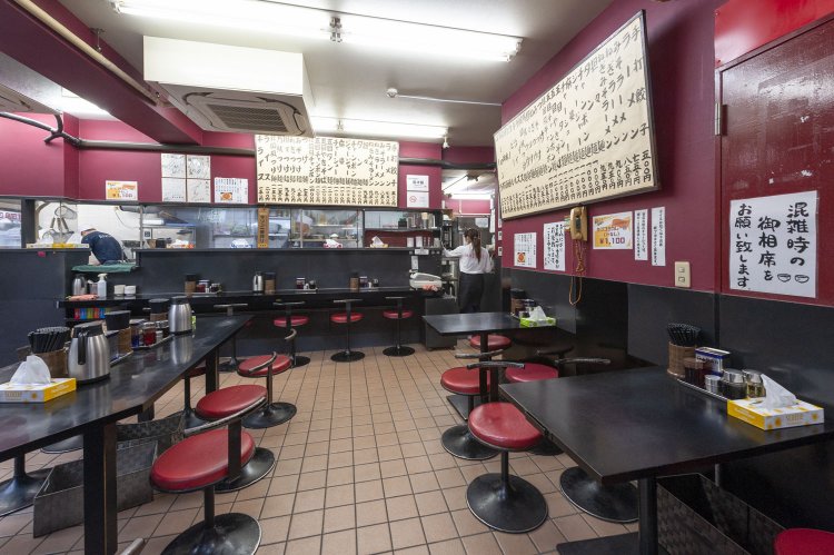 活気に満ちた店内。